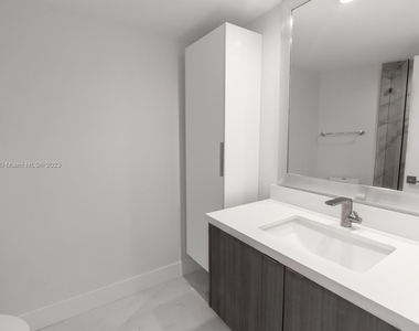 2127 Brickell Av - Photo Thumbnail 20