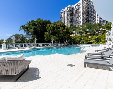 2127 Brickell Av - Photo Thumbnail 40