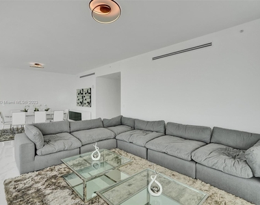 15701 Collins Ave - Photo Thumbnail 4