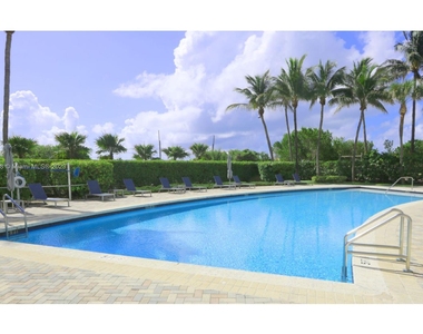 6515 Collins Ave - Photo Thumbnail 26