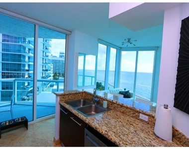 6515 Collins Ave - Photo Thumbnail 7