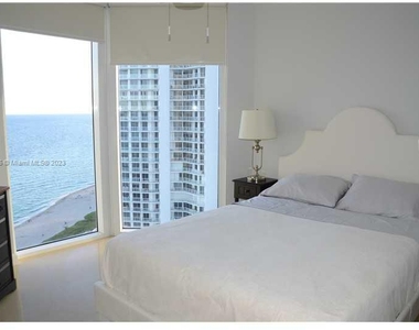 16699 Collins Ave - Photo Thumbnail 7