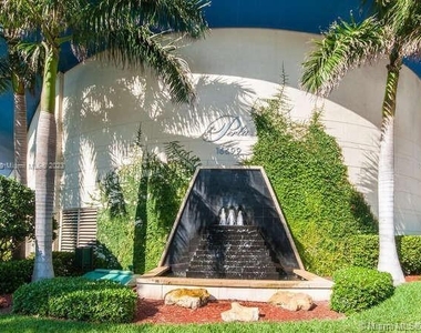 16699 Collins Ave - Photo Thumbnail 21