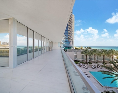 18501 Collins Ave - Photo Thumbnail 14