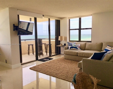 2555 Collins Ave - Photo Thumbnail 4