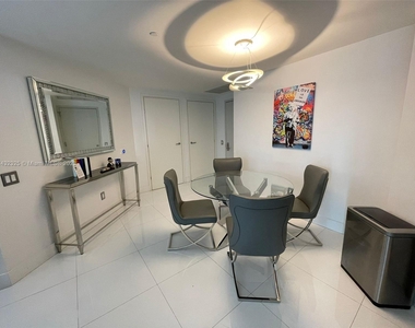 1300 Brickell Bay Dr - Photo Thumbnail 6