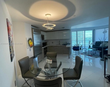 1300 Brickell Bay Dr - Photo Thumbnail 3