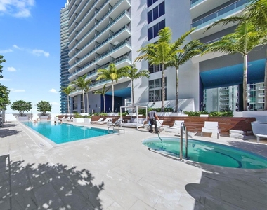 1300 Brickell Bay Dr - Photo Thumbnail 11