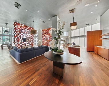 1300 Brickell Bay Dr - Photo Thumbnail 14