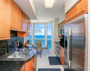 6365 Collins Ave - Photo Thumbnail 19