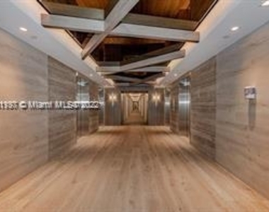 2301 Collins Ave - Photo Thumbnail 10