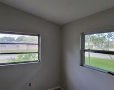 1194 Porter Drive - Photo Thumbnail 7