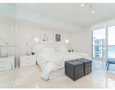 16699 Collins Ave - Photo Thumbnail 25