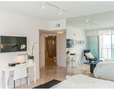 16699 Collins Ave - Photo Thumbnail 24