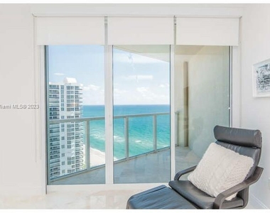 16699 Collins Ave - Photo Thumbnail 22