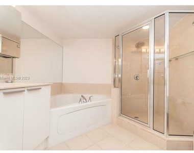 16699 Collins Ave - Photo Thumbnail 20