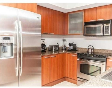 16699 Collins Ave - Photo Thumbnail 10