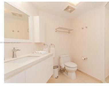 16699 Collins Ave - Photo Thumbnail 8