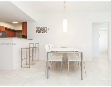 16699 Collins Ave - Photo Thumbnail 4