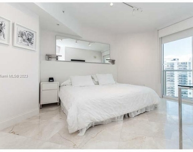 16699 Collins Ave - Photo Thumbnail 27