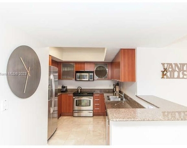 16699 Collins Ave - Photo Thumbnail 11