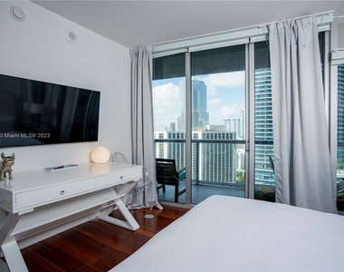 485 Brickell Ave - Photo Thumbnail 12