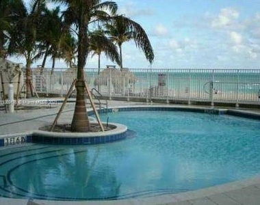 16699 Collins Ave - Photo Thumbnail 2