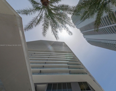 1300 Brickell Bay Dr - Photo Thumbnail 2