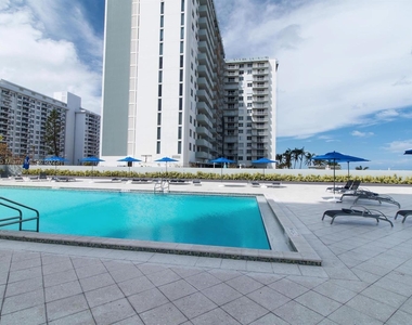 5601 Collins Ave - Photo Thumbnail 25