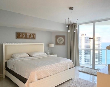 16699 Collins Ave - Photo Thumbnail 8