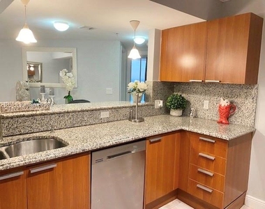 16699 Collins Ave - Photo Thumbnail 12