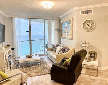 16699 Collins Ave - Photo Thumbnail 5