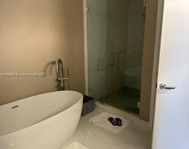 16385 Biscayne Blvd - Photo Thumbnail 40