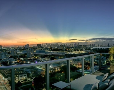 2201 Collins Ave - Photo Thumbnail 6