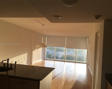 10275 Collins Ave - Photo Thumbnail 4