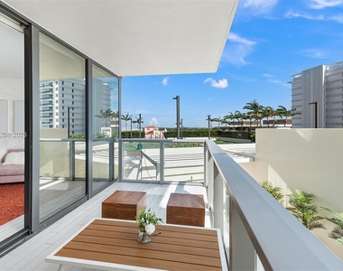 2201 Collins Ave - Photo Thumbnail 6