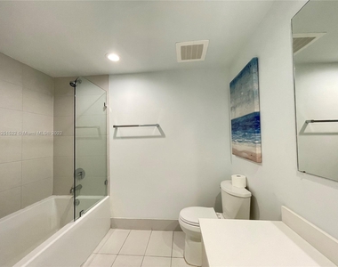 2602 E Hallandale Beach Blvd - Photo Thumbnail 16