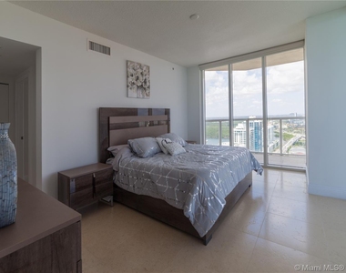 16699 Collins Ave - Photo Thumbnail 7