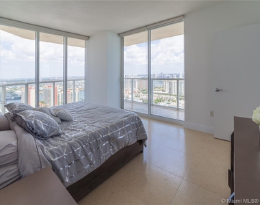 16699 Collins Ave - Photo Thumbnail 8