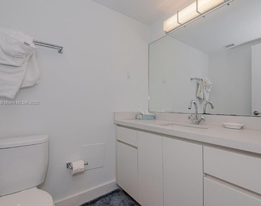 2301 Collins Ave - Photo Thumbnail 9