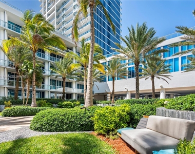 6899 Collins Ave - Photo Thumbnail 17