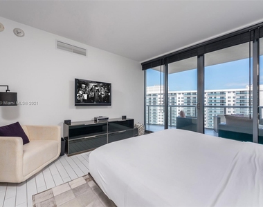 2201 Collins Ave - Photo Thumbnail 7