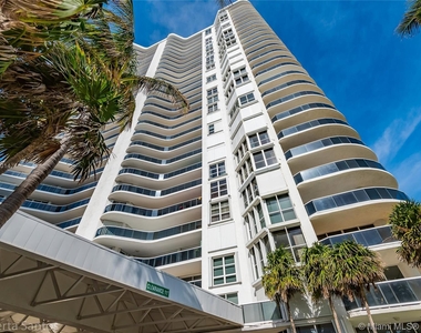 16711 Collins Ave - Photo Thumbnail 4