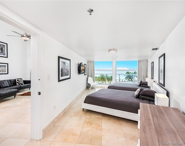 5445 Collins Ave - Photo Thumbnail 8