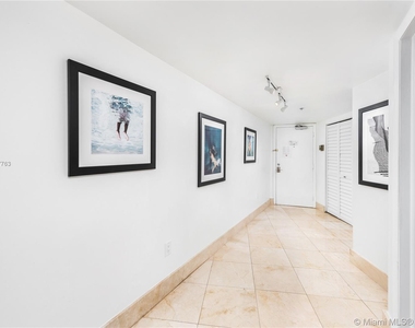 5445 Collins Ave - Photo Thumbnail 13