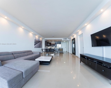 5601 Collins Ave - Photo Thumbnail 15