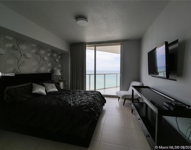 16699 Collins Ave - Photo Thumbnail 14