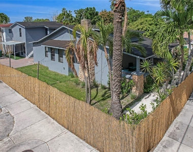 342 Sw 8th Ave - Photo Thumbnail 4