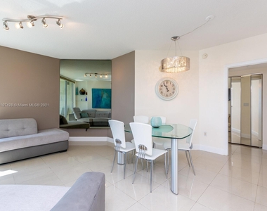 16699 Collins Ave - Photo Thumbnail 3