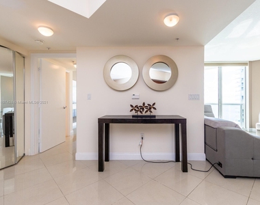 16699 Collins Ave - Photo Thumbnail 9